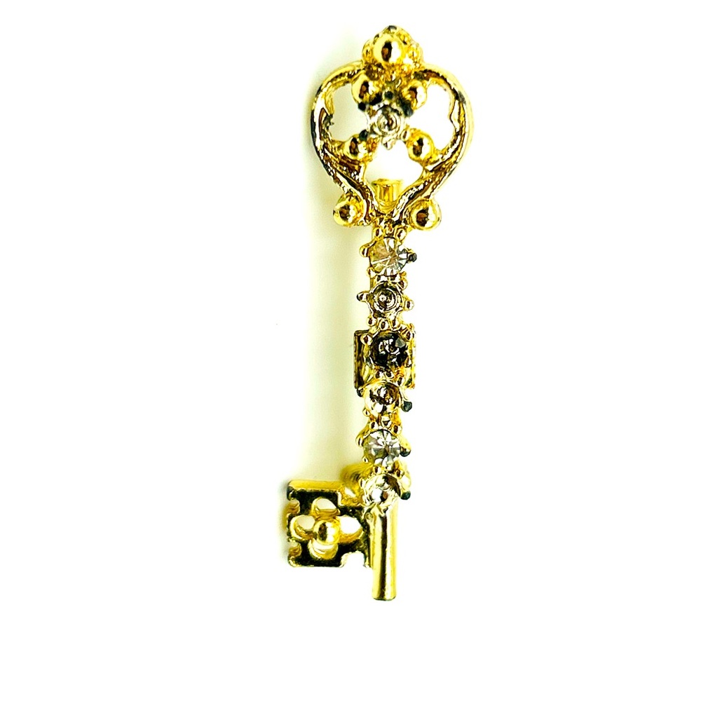 Gold tone skeleton key brooch pin vintage